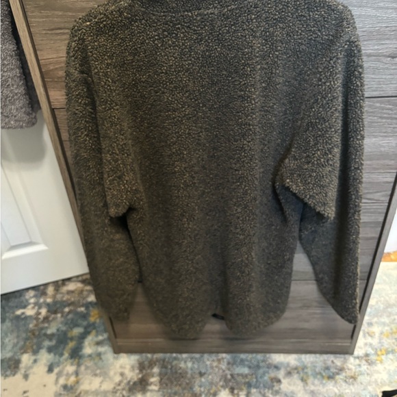 Columbia Men's Top - Picture 6 of 6